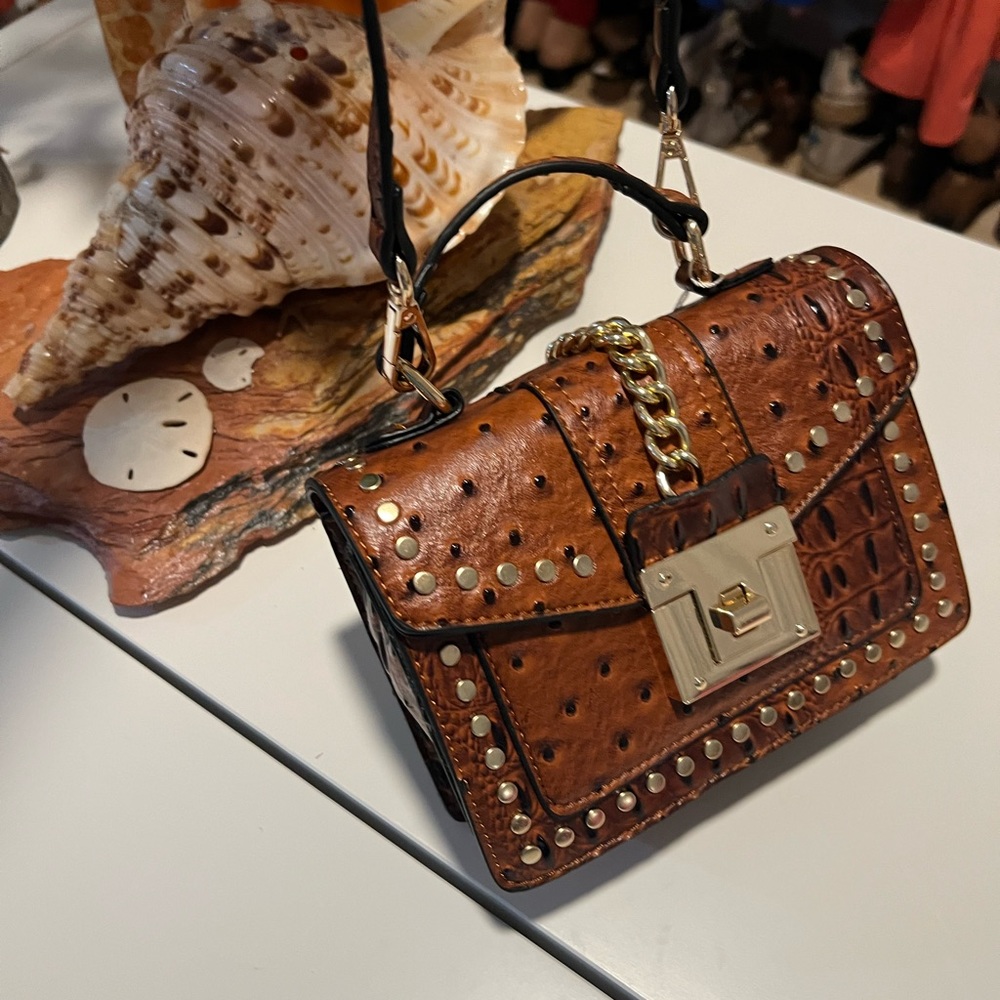Vegan bags hotlist made from plant leather color black brown pink